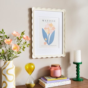 Scalloped Photo Frame